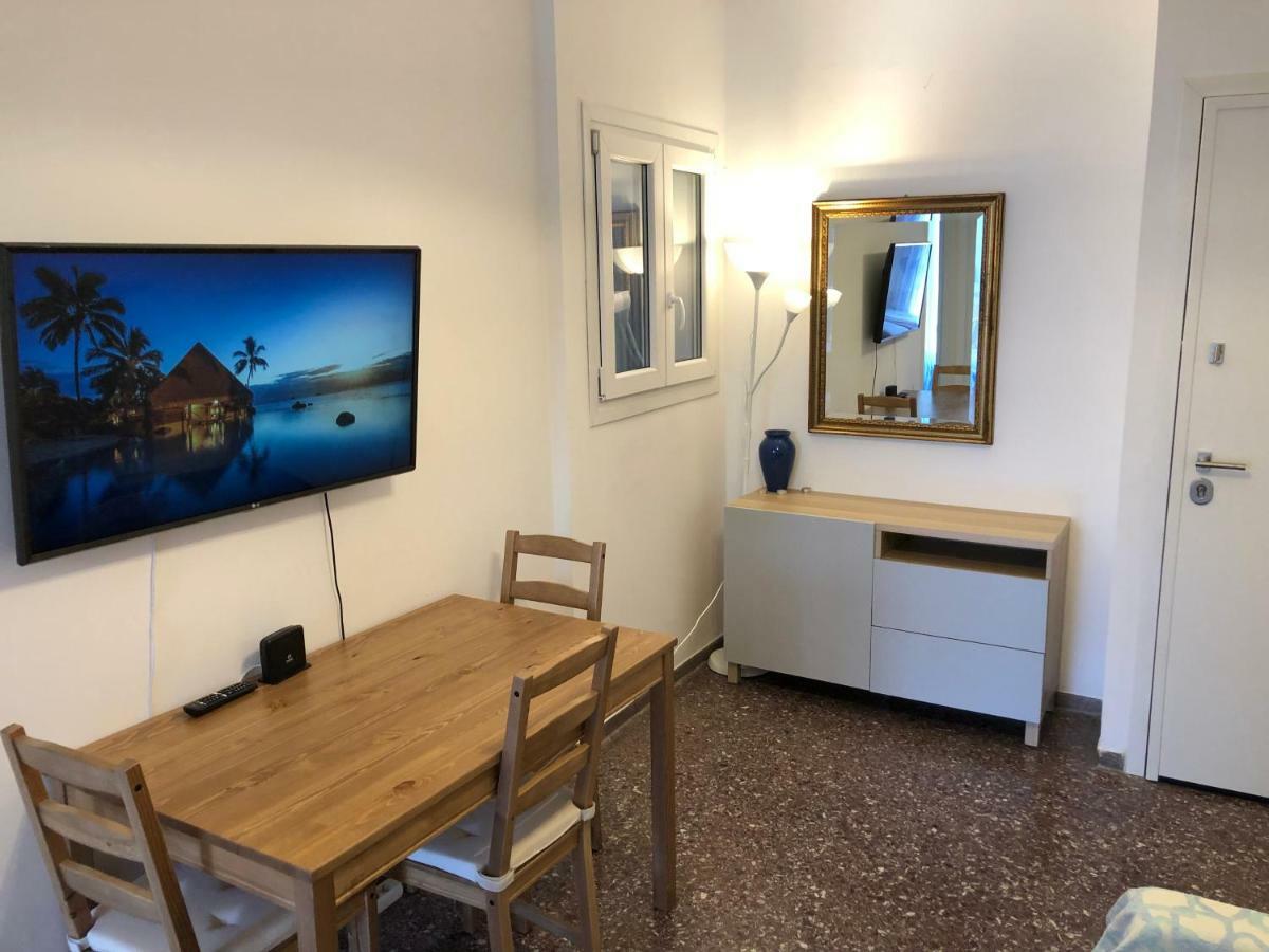 Metaxourgio Spacious Two Bedroom Apartment أثينا المظهر الخارجي الصورة