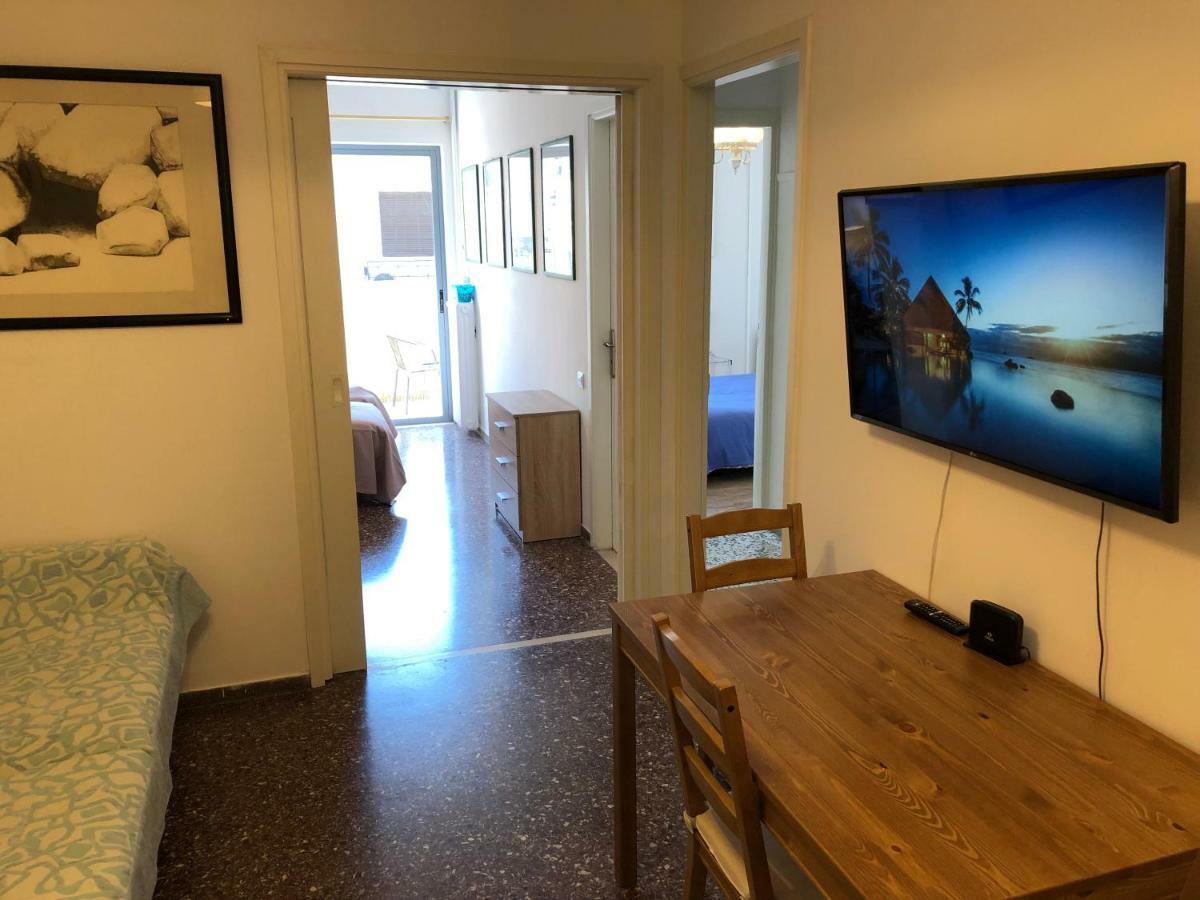Metaxourgio Spacious Two Bedroom Apartment أثينا المظهر الخارجي الصورة